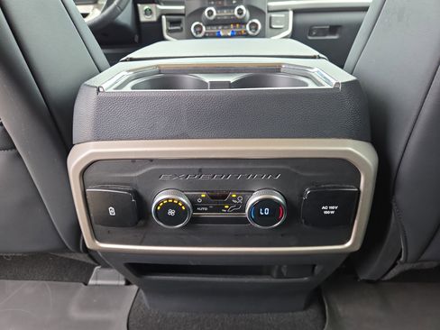 Used 2024 Ford Expedition XLT RWD image 13