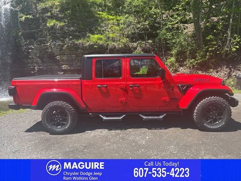 Used 2024 Jeep Gladiator Sport AWD/4WD image 16