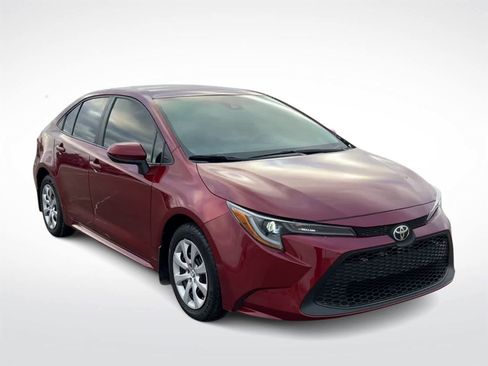Used 2022 Toyota Corolla LE image 3