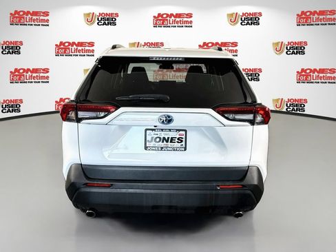 Certified 2022 Toyota RAV4 LE AWD/4WD image 14