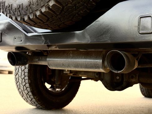 Used 2015 Jeep Wrangler Unlimited Sport w/ Connectivity Group image 18