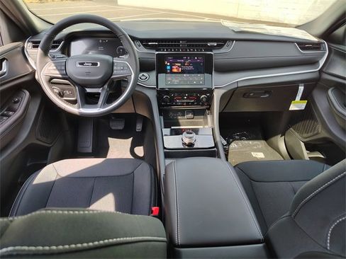 New 2025 Jeep Grand Cherokee L Laredo w/ Luxury Tech Group I image 16