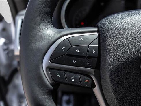 Used 2018 Jeep Grand Cherokee Altitude AWD/4WD image 13