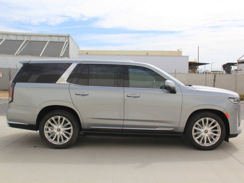 Used 2024 Cadillac Escalade Premium Luxury w/ Performance Package image 4