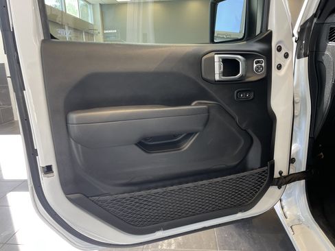 Used 2025 Jeep Wrangler Sport S image 14