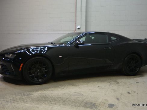 Used 2017 Chevrolet Camaro LT w/ Technology Package RWD image 25