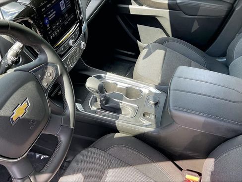 Used 2023 Chevrolet Traverse LT FWD image 17