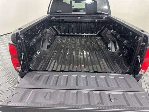 New 2026 Chevrolet Colorado LT w/ LT Convenience Package AWD/4WD image 13