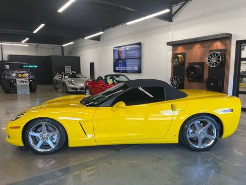 Used 2007 Chevrolet Corvette Convertible w/ Preferred Equipment Group RWD image 3