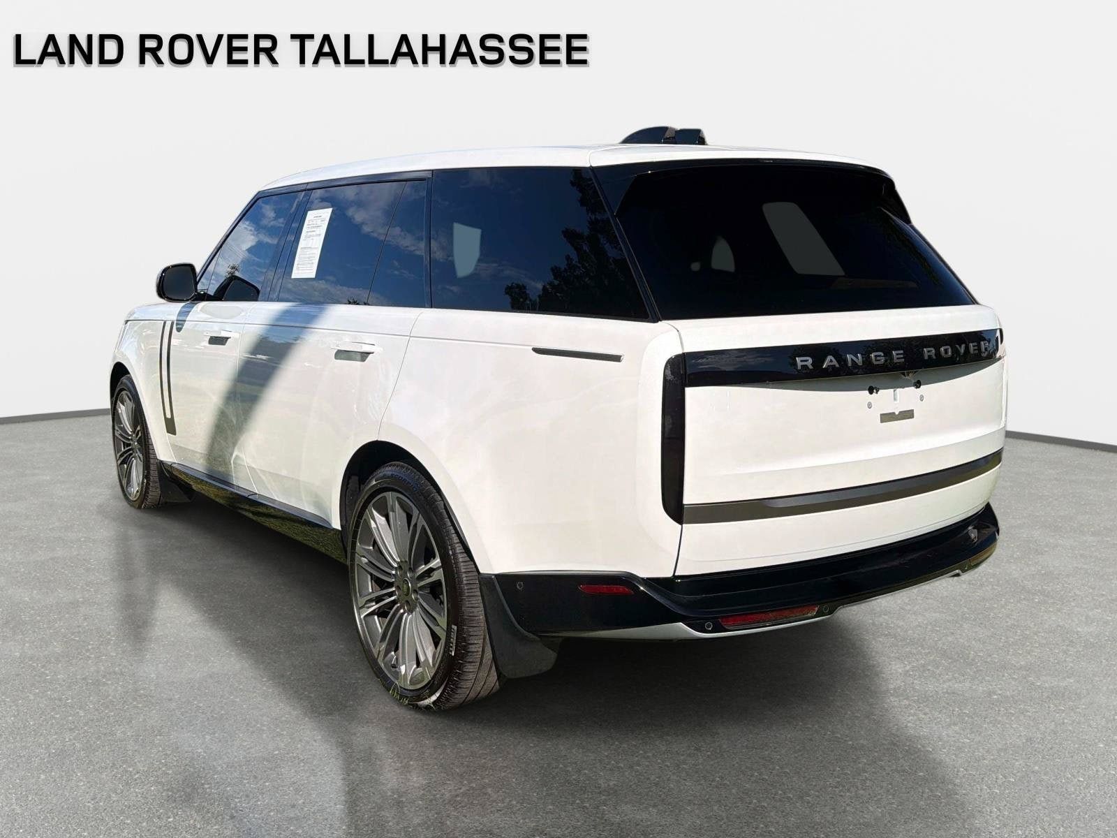 Used 2025 Land Rover Range Rover Long Wheelbase SE AWD/4WD image 6