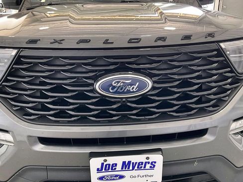 Used 2023 Ford Explorer ST-Line w/ Class IV Trailer Tow Package image 27