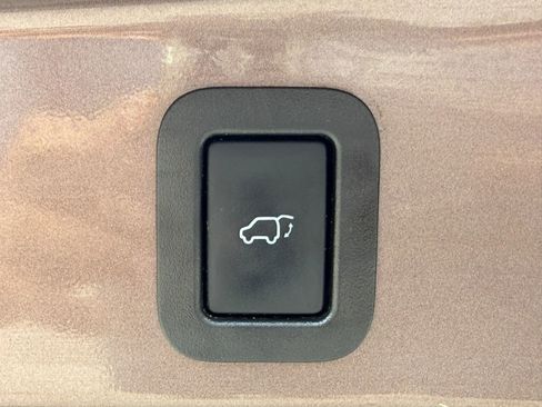 Used 2018 Toyota Highlander XLE FWD image 14