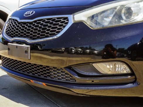 Used 2016 Kia Forte EX w/ EX Premium Technology Package FWD image 2
