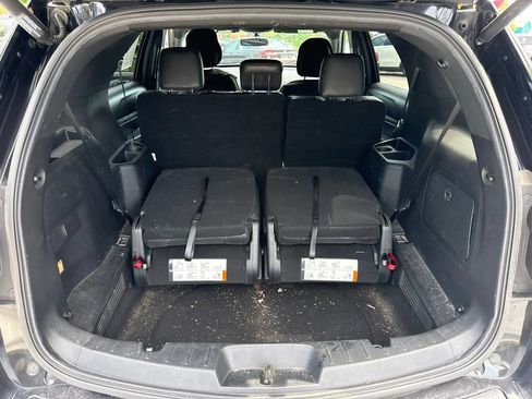 Used 2019 Ford Explorer XLT w/ Equipment Group 202A AWD/4WD image 22