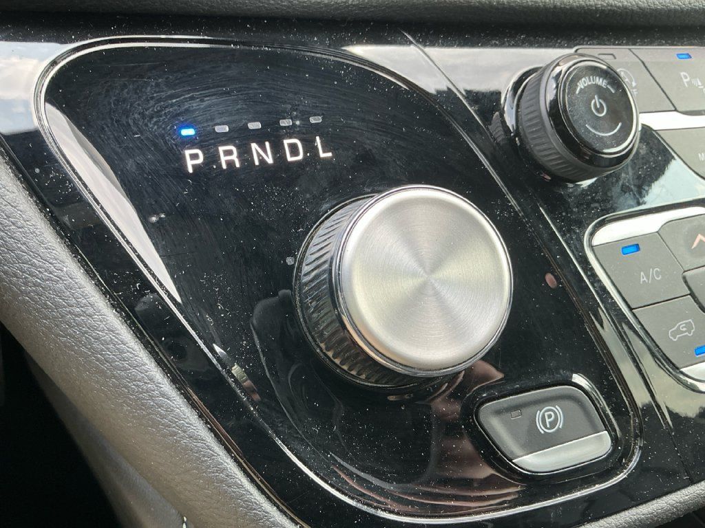 Used 2025 Chrysler Pacifica Limited FWD image 28