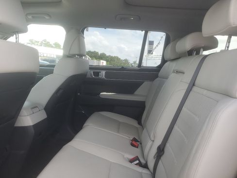 Used 2024 Hyundai Santa Fe Limited FWD image 12