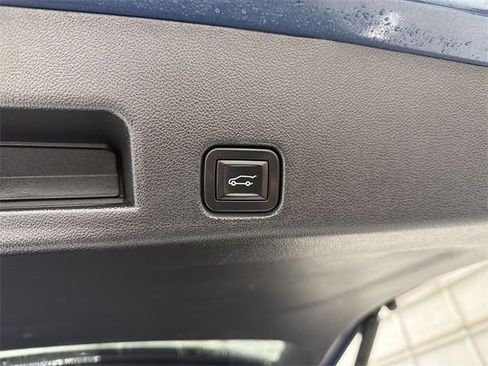 Certified 2025 Chevrolet Traverse LT image 16