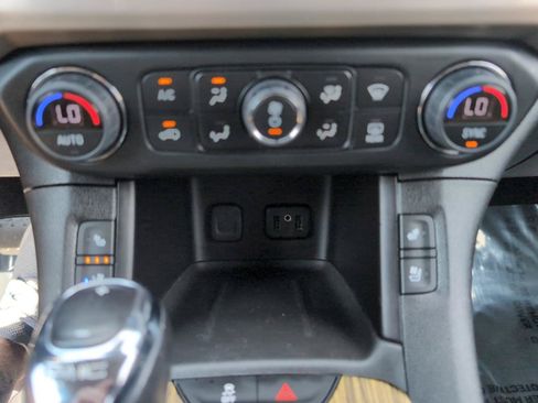 Used 2019 GMC Acadia Denali AWD/4WD image 27