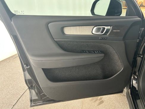 Used 2023 Volvo XC40 B5 Ultimate AWD/4WD image 6