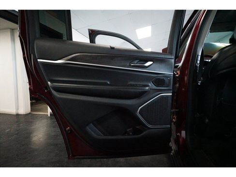 Used 2021 Jeep Grand Cherokee L Limited w/ Luxury Tech Group II AWD/4WD image 15