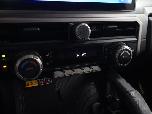 Certified 2025 Toyota 4Runner TRD Off-Road Premium image 25