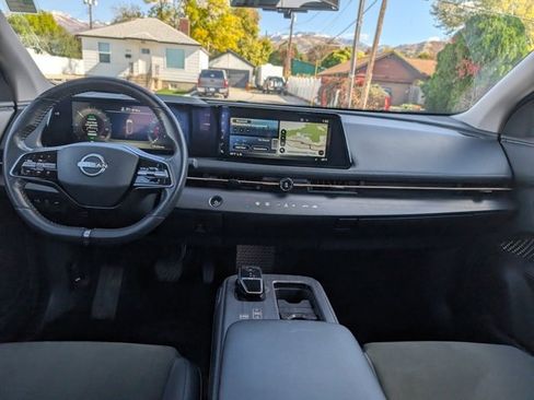 Used 2023 Nissan Ariya AWD image 7