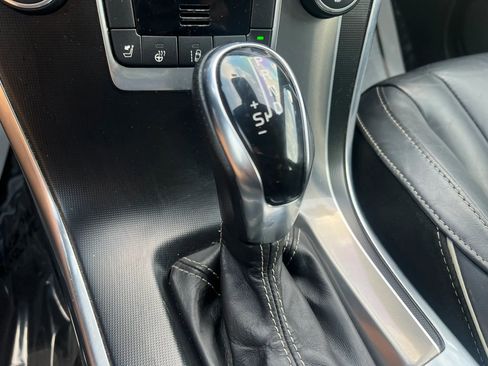 Used 2014 Volvo XC60 T6 R-Design image 16