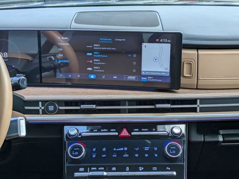 Used 2024 Hyundai Santa Fe Limited image 19