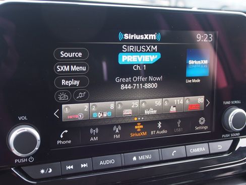 Used 2025 Nissan Pathfinder SV FWD image 29