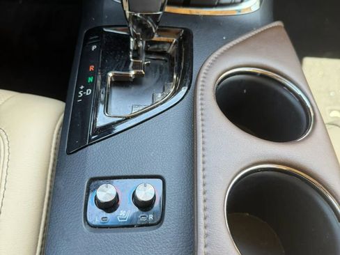 Used 2013 Toyota Avalon Limited w/ Technology Pkg FWD image 27