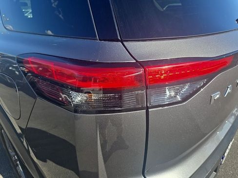 Used 2025 Nissan Pathfinder SV AWD/4WD image 35