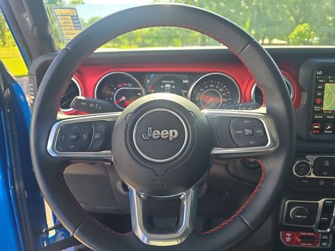 Used 2022 Jeep Gladiator Rubicon w/ LED Lighting Group AWD/4WD image 16