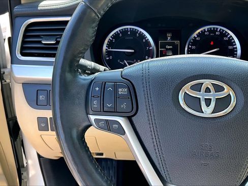 Used 2015 Toyota Highlander Limited Platinum image 26