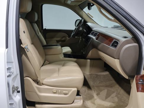 Used 2013 GMC Yukon SLT w/ SLT-2 Equipment Package AWD/4WD image 25