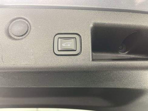 Used 2018 Chevrolet Equinox Premier image 34