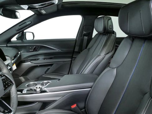 Certified 2025 Cadillac Lyriq Luxury w/ LPO, Floor Liner Package AWD/4WD image 6