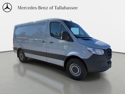 Used 2024 Mercedes-Benz Sprinter 2500 image 3