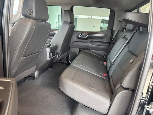 Used 2025 GMC Sierra 1500 SLT image 9