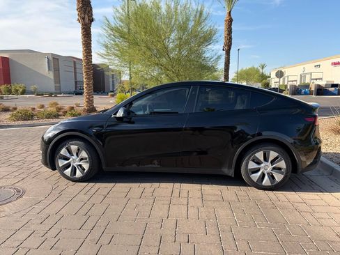 Used 2023 Tesla Model Y Long Range AWD/4WD image 5