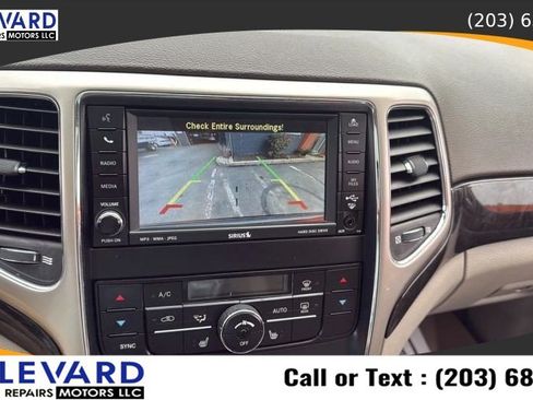 Used 2011 Jeep Grand Cherokee Laredo AWD/4WD image 18