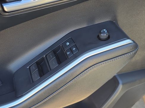 Used 2021 Toyota Highlander XLE image 23