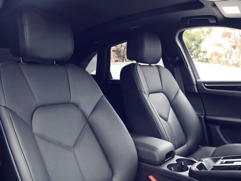 New 2026 Porsche Macan image 24