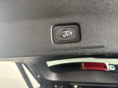 Used 2018 Ford Explorer XLT w/ Equipment Group 202A AWD/4WD image 35