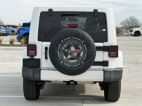 Used 2015 Jeep Wrangler Unlimited Sahara w/ Connectivity Group image 5