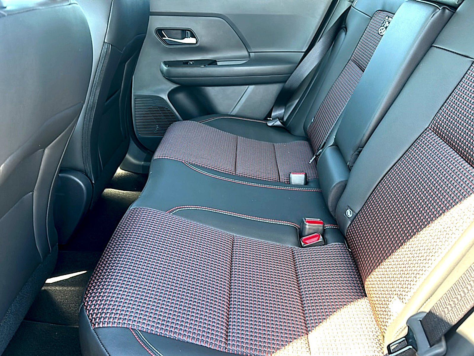 New 2026 Nissan Kicks SR w/ Cold Weather Package FWD image 15
