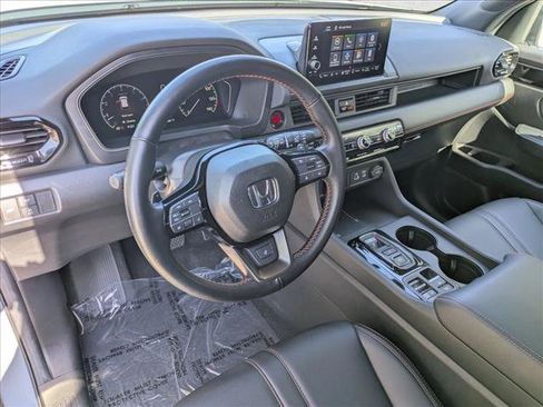 Used 2024 Honda Pilot TrailSport image 10
