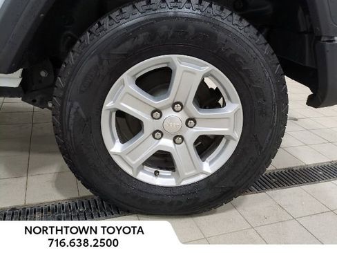 Used 2021 Jeep Wrangler Sport AWD/4WD image 16