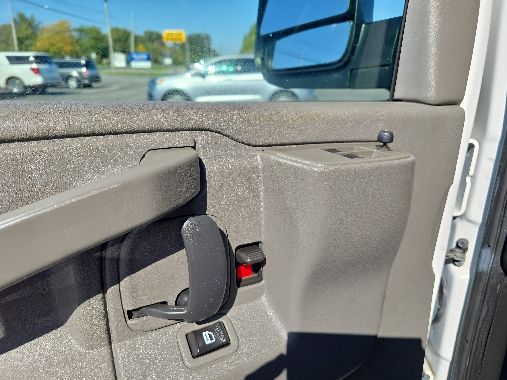 Used 2018 Chevrolet Express 2500 w/ Driver Convenience Package RWD image 17