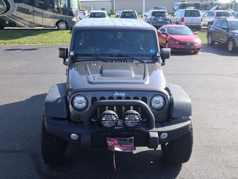 Used 2017 Jeep Wrangler Unlimited Rubicon w/ Cold Weather Group AWD/4WD image 4