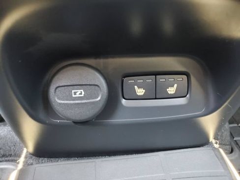 Certified 2023 Volvo XC40 B5 Plus w/ Driver Assist Package AWD/4WD image 32